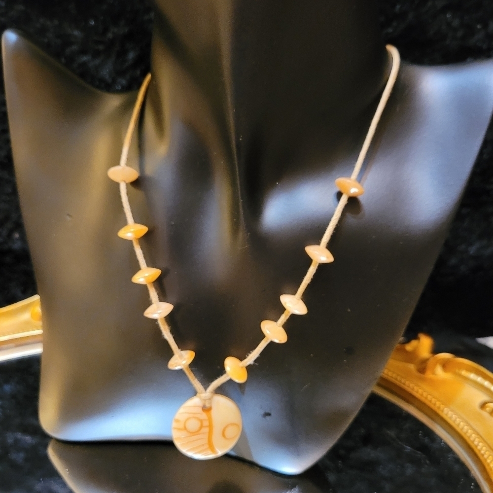 VTG. CARVED STONE AND BEAD BOHO NECKLACE